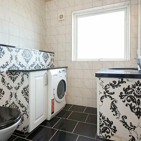 Spacious Holiday In F Revejle With Swimming Pool Fårevejle